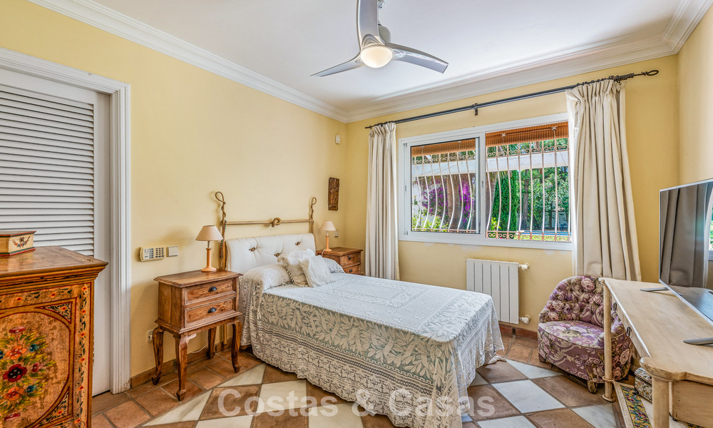 Villa mediterránea auténtica con alojamiento para invitados en venta cerca de la playa, San Pedro Playa, Marbella 804357