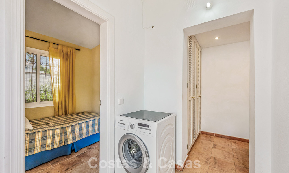 Villa mediterránea auténtica con alojamiento para invitados en venta cerca de la playa, San Pedro Playa, Marbella 804365