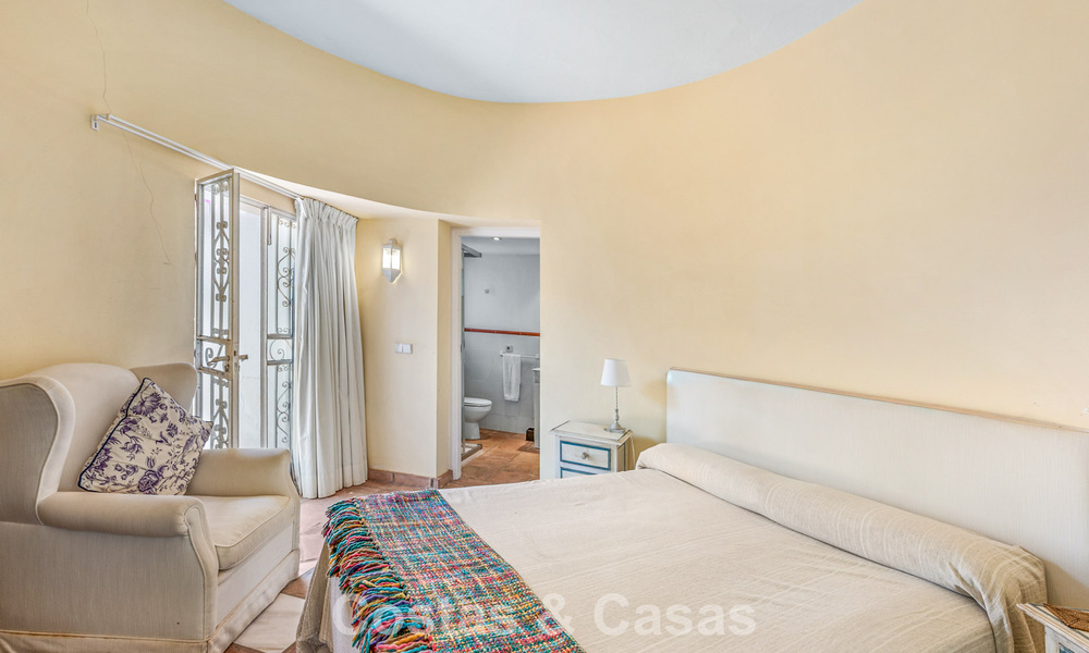 Villa mediterránea auténtica con alojamiento para invitados en venta cerca de la playa, San Pedro Playa, Marbella 804373