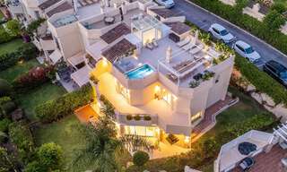 Vivienda pareada de lujo totalmente reformada, en primera línea de golf, en venta en La Quinta, Marbella - Benahavís 804423 