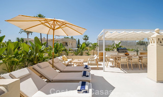 Vivienda pareada de lujo totalmente reformada, en primera línea de golf, en venta en La Quinta, Marbella - Benahavís 804428 