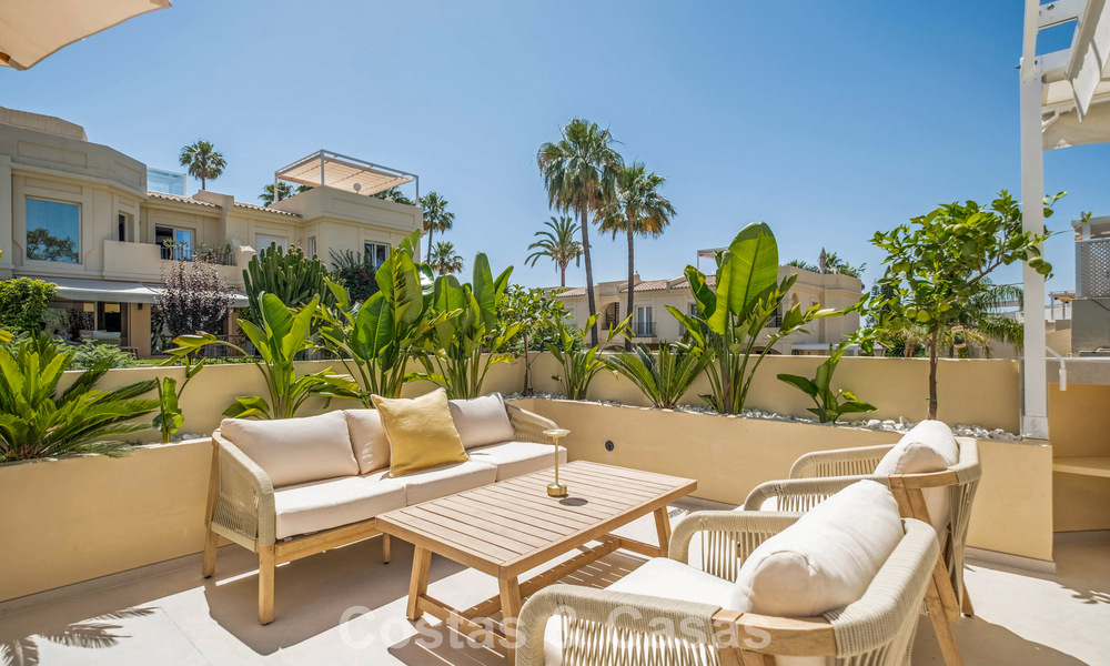 Vivienda pareada de lujo totalmente reformada, en primera línea de golf, en venta en La Quinta, Marbella - Benahavís 804429
