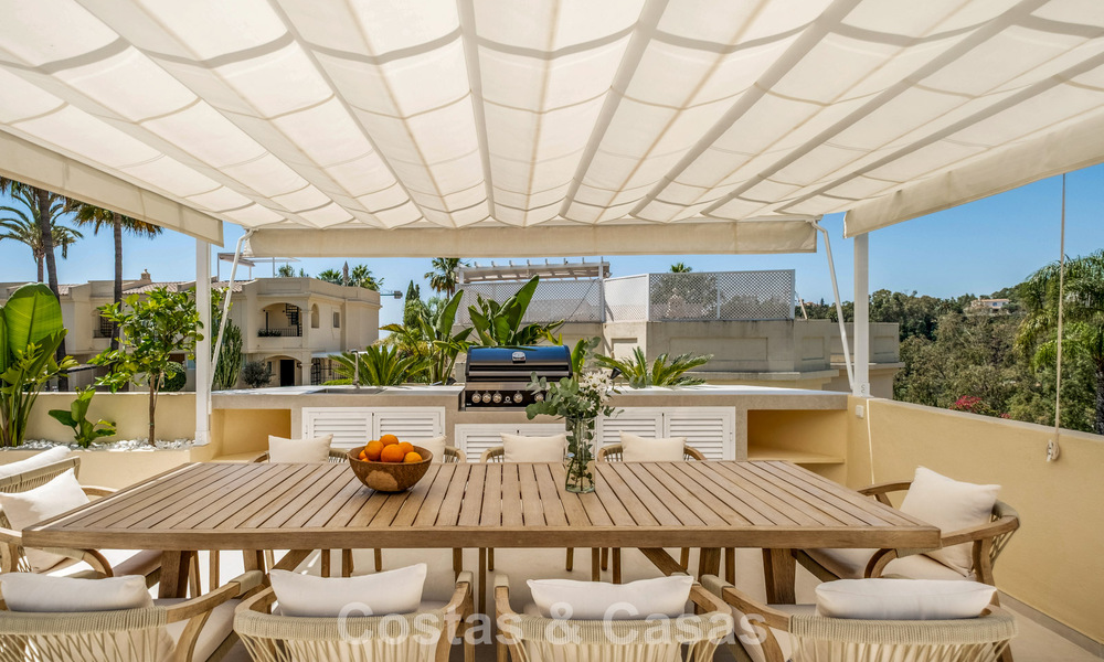 Vivienda pareada de lujo totalmente reformada, en primera línea de golf, en venta en La Quinta, Marbella - Benahavís 804430