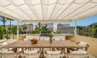 Vivienda pareada de lujo totalmente reformada, en primera línea de golf, en venta en La Quinta, Marbella - Benahavís 804430 