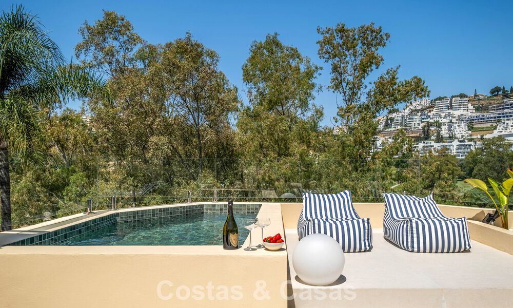 Vivienda pareada de lujo totalmente reformada, en primera línea de golf, en venta en La Quinta, Marbella - Benahavís 804432