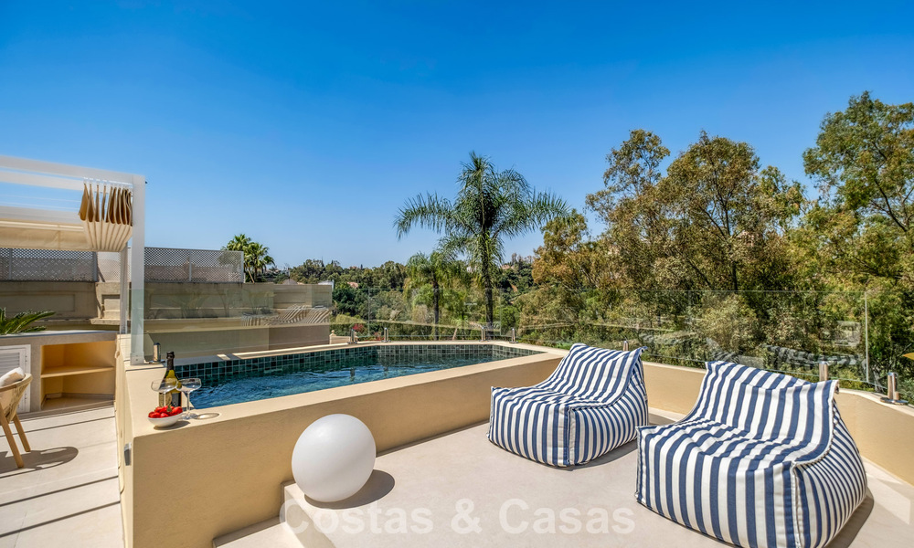 Vivienda pareada de lujo totalmente reformada, en primera línea de golf, en venta en La Quinta, Marbella - Benahavís 804435