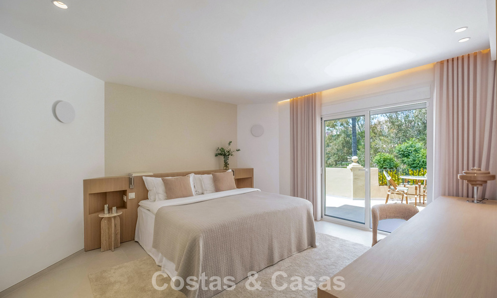 Vivienda pareada de lujo totalmente reformada, en primera línea de golf, en venta en La Quinta, Marbella - Benahavís 804439