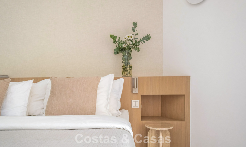 Vivienda pareada de lujo totalmente reformada, en primera línea de golf, en venta en La Quinta, Marbella - Benahavís 804440