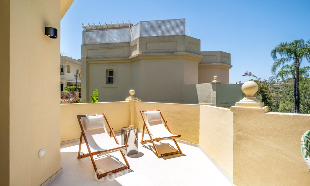 Vivienda pareada de lujo totalmente reformada, en primera línea de golf, en venta en La Quinta, Marbella - Benahavís 804441