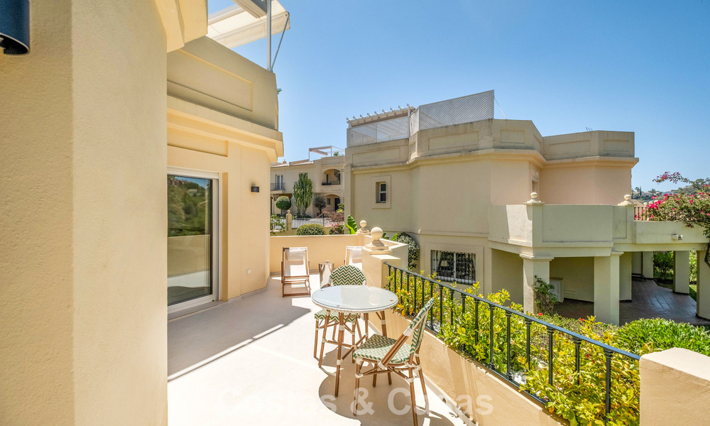 Vivienda pareada de lujo totalmente reformada, en primera línea de golf, en venta en La Quinta, Marbella - Benahavís 804443