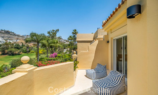 Vivienda pareada de lujo totalmente reformada, en primera línea de golf, en venta en La Quinta, Marbella - Benahavís 804445 