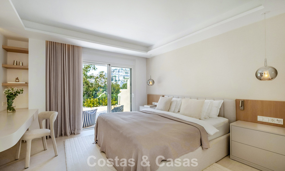 Vivienda pareada de lujo totalmente reformada, en primera línea de golf, en venta en La Quinta, Marbella - Benahavís 804447