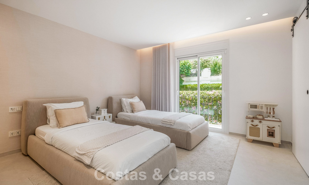 Vivienda pareada de lujo totalmente reformada, en primera línea de golf, en venta en La Quinta, Marbella - Benahavís 804453