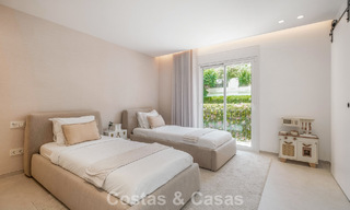 Vivienda pareada de lujo totalmente reformada, en primera línea de golf, en venta en La Quinta, Marbella - Benahavís 804453 