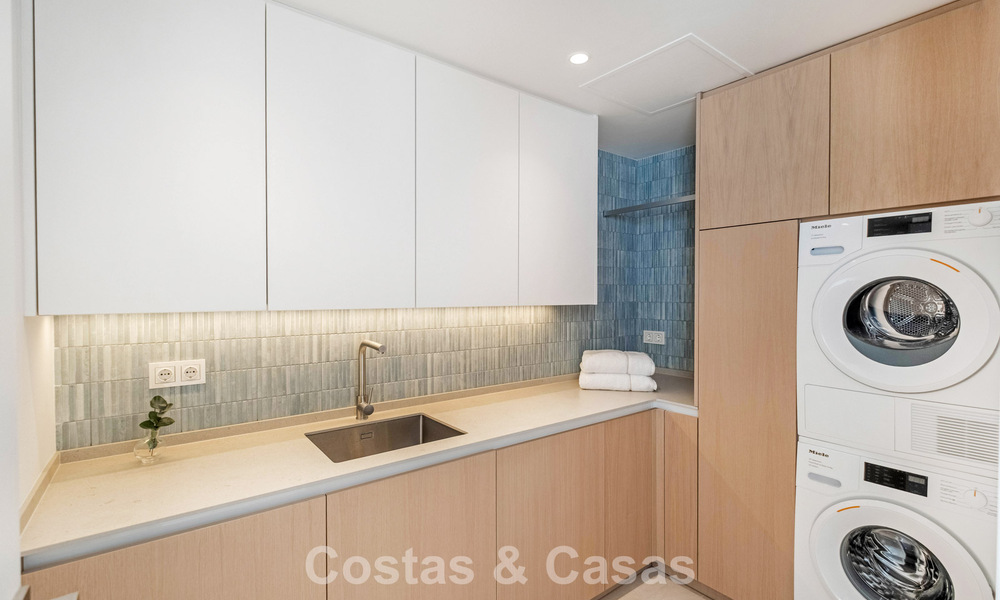 Vivienda pareada de lujo totalmente reformada, en primera línea de golf, en venta en La Quinta, Marbella - Benahavís 804457