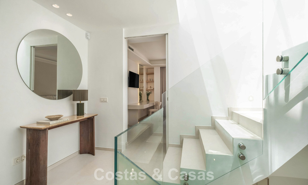 Vivienda pareada de lujo totalmente reformada, en primera línea de golf, en venta en La Quinta, Marbella - Benahavís 804458