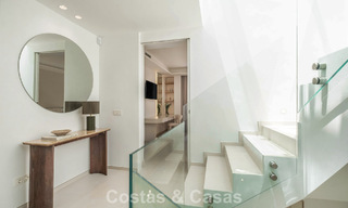 Vivienda pareada de lujo totalmente reformada, en primera línea de golf, en venta en La Quinta, Marbella - Benahavís 804458 