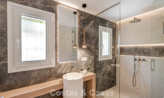 Vivienda pareada de lujo totalmente reformada, en primera línea de golf, en venta en La Quinta, Marbella - Benahavís 804460 