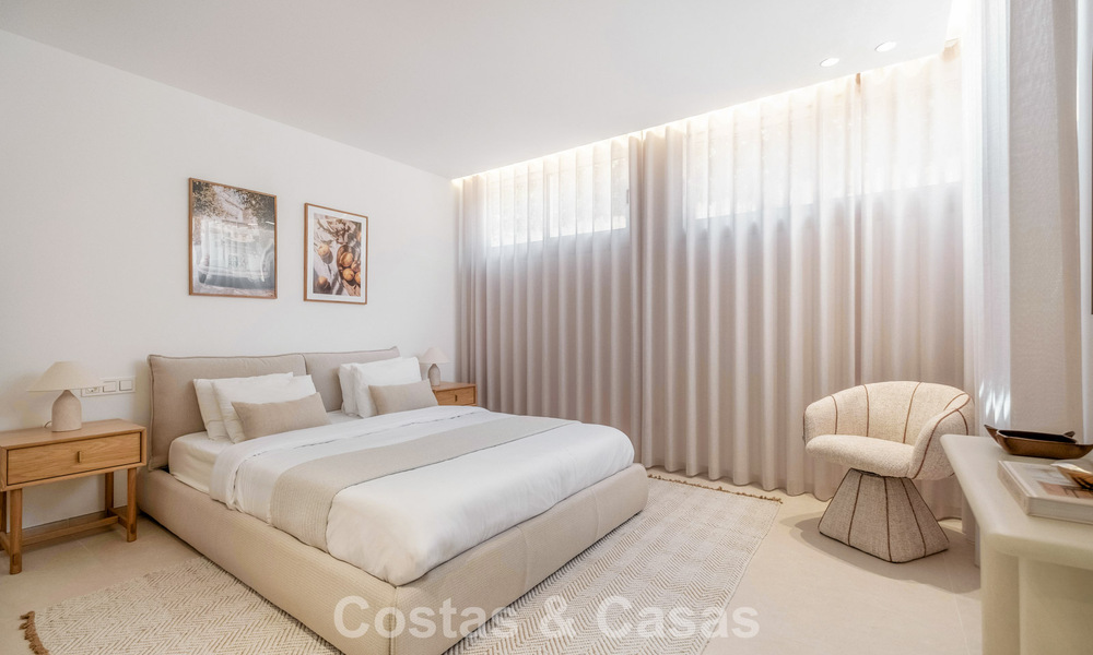 Vivienda pareada de lujo totalmente reformada, en primera línea de golf, en venta en La Quinta, Marbella - Benahavís 804463
