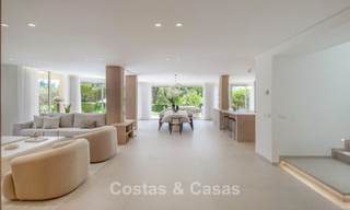 Vivienda pareada de lujo totalmente reformada, en primera línea de golf, en venta en La Quinta, Marbella - Benahavís 804464 