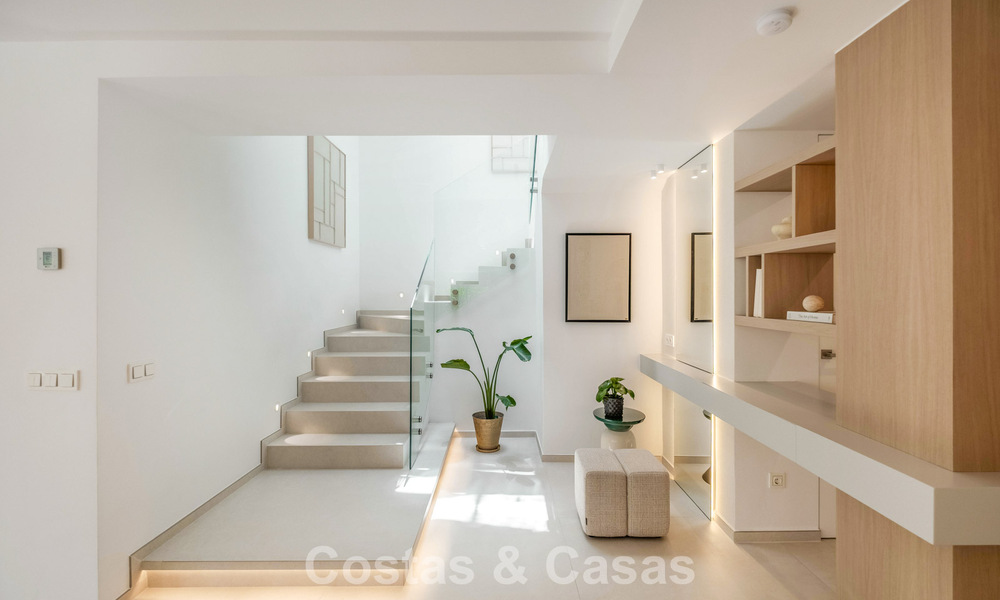 Vivienda pareada de lujo totalmente reformada, en primera línea de golf, en venta en La Quinta, Marbella - Benahavís 804465