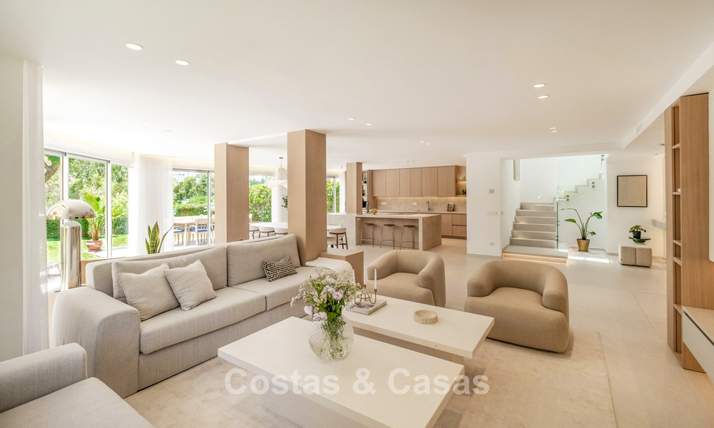 Vivienda pareada de lujo totalmente reformada, en primera línea de golf, en venta en La Quinta, Marbella - Benahavís 804467