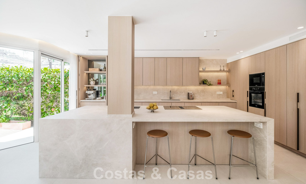 Vivienda pareada de lujo totalmente reformada, en primera línea de golf, en venta en La Quinta, Marbella - Benahavís 804468