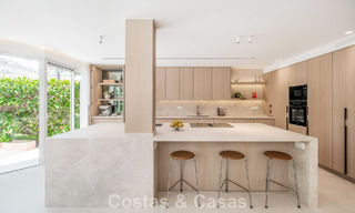 Vivienda pareada de lujo totalmente reformada, en primera línea de golf, en venta en La Quinta, Marbella - Benahavís 804468 