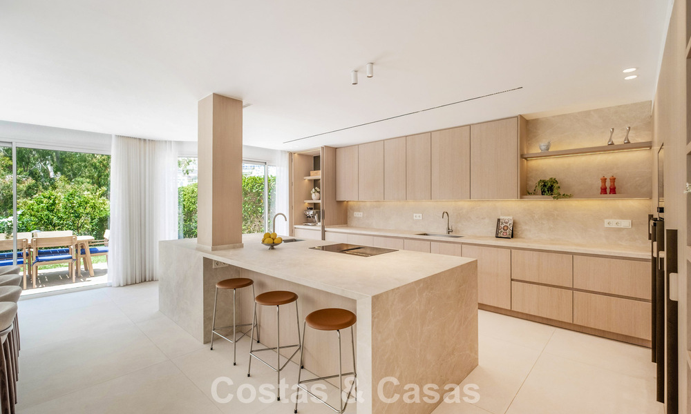 Vivienda pareada de lujo totalmente reformada, en primera línea de golf, en venta en La Quinta, Marbella - Benahavís 804469