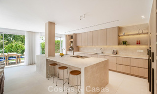 Vivienda pareada de lujo totalmente reformada, en primera línea de golf, en venta en La Quinta, Marbella - Benahavís 804469 