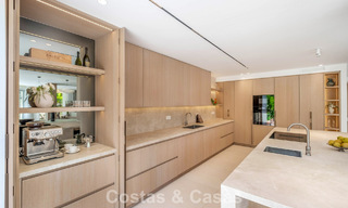 Vivienda pareada de lujo totalmente reformada, en primera línea de golf, en venta en La Quinta, Marbella - Benahavís 804471 