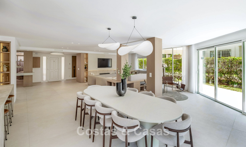 Vivienda pareada de lujo totalmente reformada, en primera línea de golf, en venta en La Quinta, Marbella - Benahavís 804473