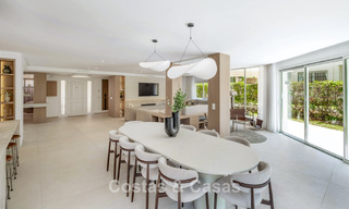 Vivienda pareada de lujo totalmente reformada, en primera línea de golf, en venta en La Quinta, Marbella - Benahavís 804473 