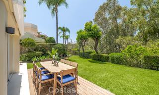 Vivienda pareada de lujo totalmente reformada, en primera línea de golf, en venta en La Quinta, Marbella - Benahavís 804474 