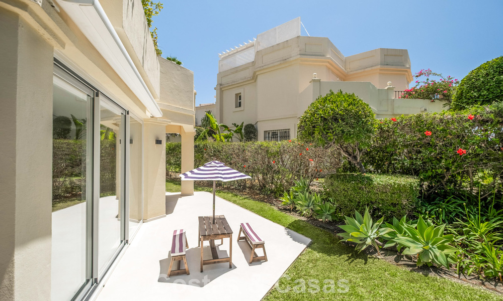 Vivienda pareada de lujo totalmente reformada, en primera línea de golf, en venta en La Quinta, Marbella - Benahavís 804475