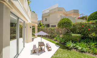 Vivienda pareada de lujo totalmente reformada, en primera línea de golf, en venta en La Quinta, Marbella - Benahavís 804475 