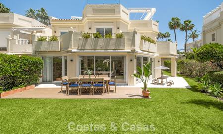 Vivienda pareada de lujo totalmente reformada, en primera línea de golf, en venta en La Quinta, Marbella - Benahavís 804476