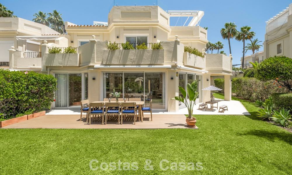 Vivienda pareada de lujo totalmente reformada, en primera línea de golf, en venta en La Quinta, Marbella - Benahavís 804476