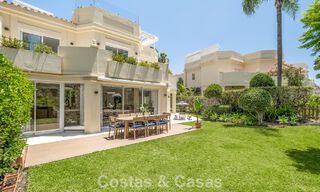 Vivienda pareada de lujo totalmente reformada, en primera línea de golf, en venta en La Quinta, Marbella - Benahavís 804477 