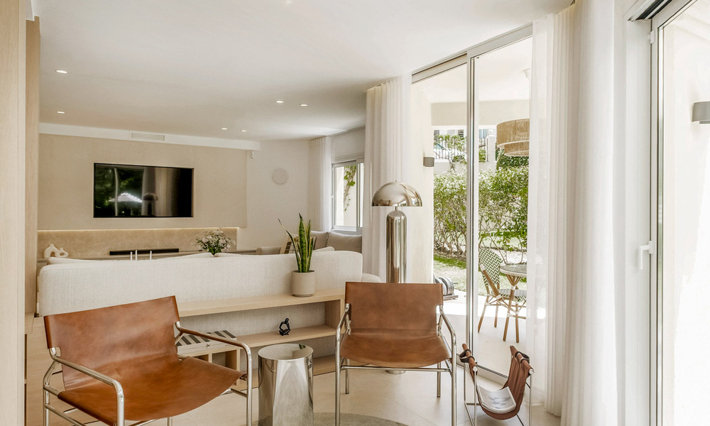 Vivienda pareada de lujo totalmente reformada, en primera línea de golf, en venta en La Quinta, Marbella - Benahavís 804480