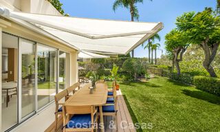 Vivienda pareada de lujo totalmente reformada, en primera línea de golf, en venta en La Quinta, Marbella - Benahavís 804481 