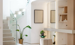 Vivienda pareada de lujo totalmente reformada, en primera línea de golf, en venta en La Quinta, Marbella - Benahavís 804491 