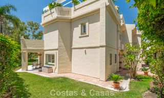 Vivienda pareada de lujo totalmente reformada, en primera línea de golf, en venta en La Quinta, Marbella - Benahavís 804493 