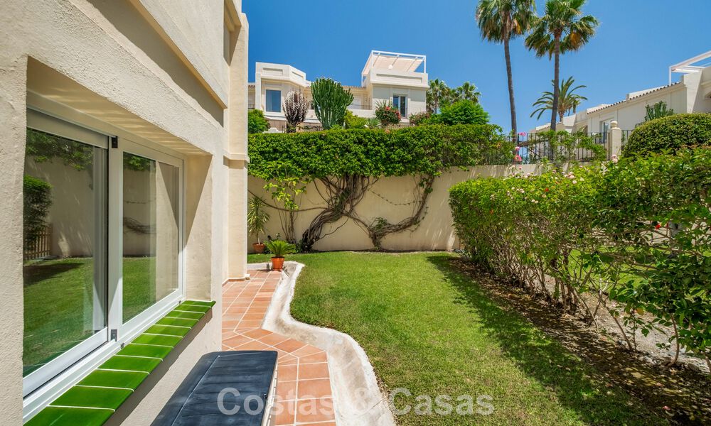 Vivienda pareada de lujo totalmente reformada, en primera línea de golf, en venta en La Quinta, Marbella - Benahavís 804494