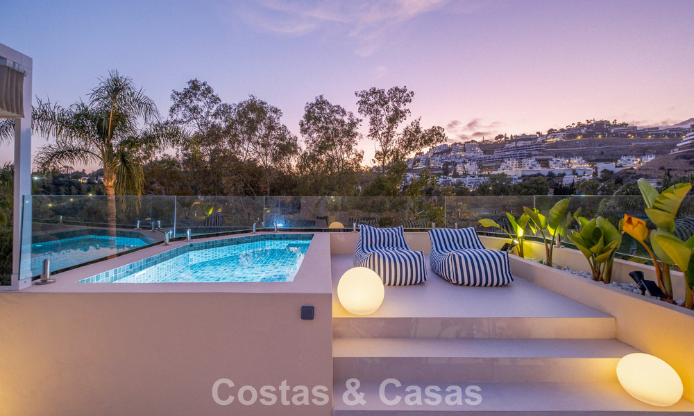 Vivienda pareada de lujo totalmente reformada, en primera línea de golf, en venta en La Quinta, Marbella - Benahavís 804498