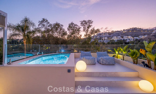 Vivienda pareada de lujo totalmente reformada, en primera línea de golf, en venta en La Quinta, Marbella - Benahavís 804498 