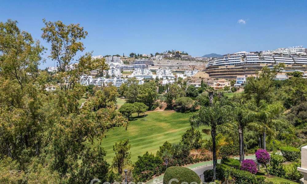 Vivienda pareada de lujo totalmente reformada, en primera línea de golf, en venta en La Quinta, Marbella - Benahavís 804501
