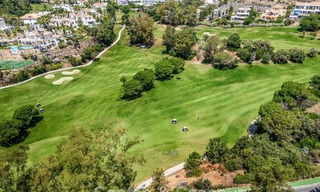 Vivienda pareada de lujo totalmente reformada, en primera línea de golf, en venta en La Quinta, Marbella - Benahavís 804503 