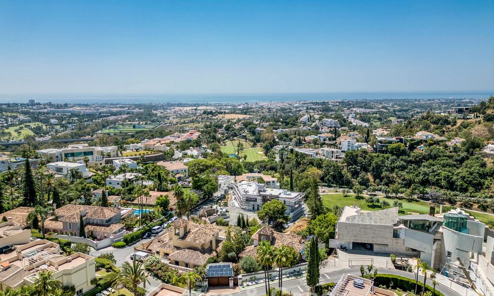 Vivienda pareada de lujo totalmente reformada, en primera línea de golf, en venta en La Quinta, Marbella - Benahavís 804504
