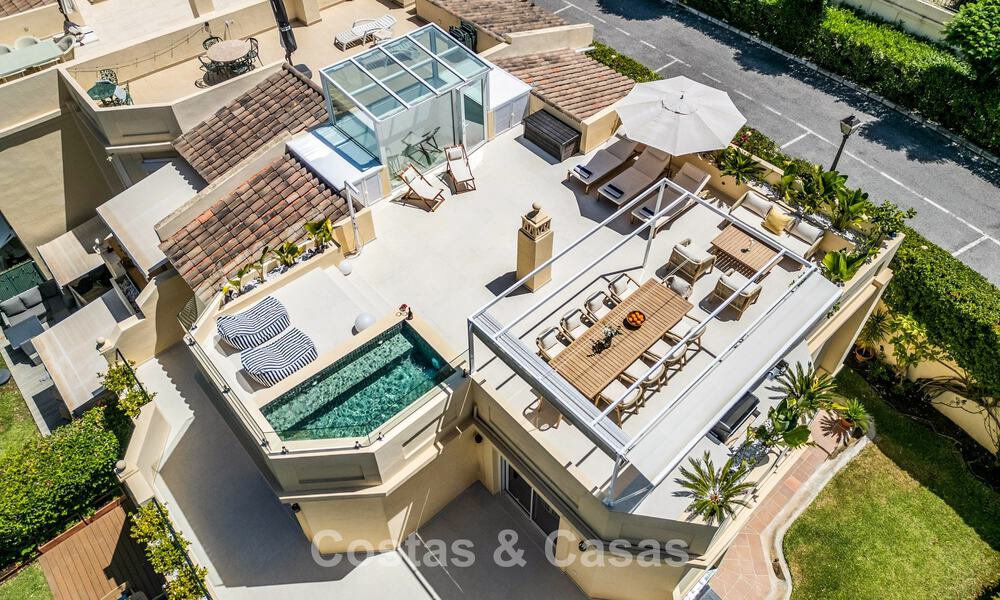 Vivienda pareada de lujo totalmente reformada, en primera línea de golf, en venta en La Quinta, Marbella - Benahavís 804507